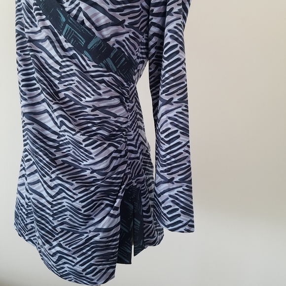 Soft Surroundings Faux Wrap Blue Abstract Print Top, M - Picture 5 of 10